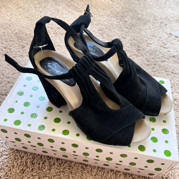 Earthies Veria Black Suede Size 8 Peep Toe heels - Picture 1 of 5